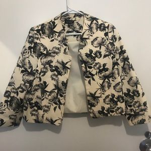 Cropped Cream coloured blazer